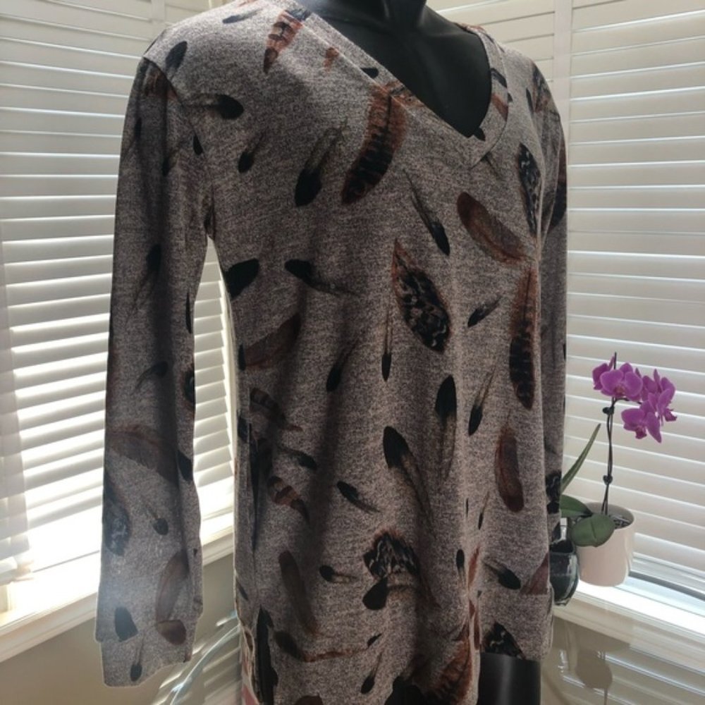 Fantastic Fawn Cerys Feather Top ♻️3/$40♻️